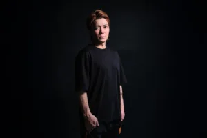 Professional portrait of a male model, urban style, taken by a Tokyo-based photographer.